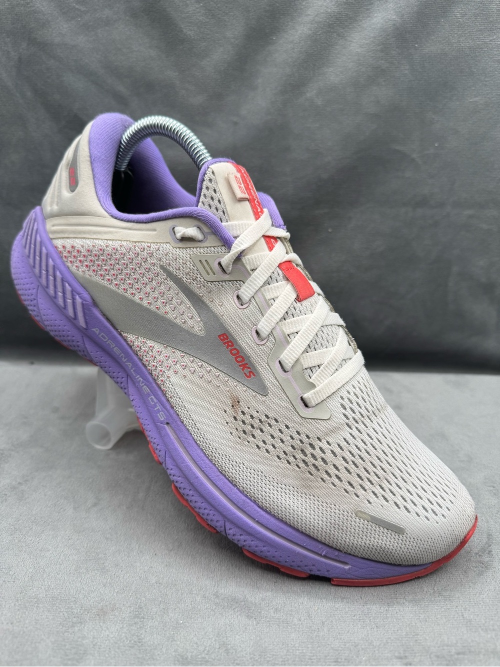 Brooks Adrenaline GTS 22 Running Shoes Women’s Size 10 White Coral Purple